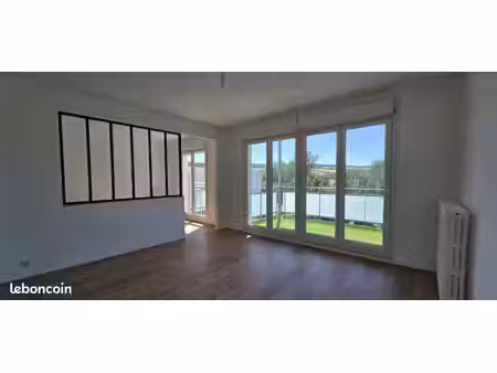 appartement t3 rénové – 69 m² – grand balcon – issoire