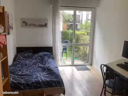 studette dans residence sécurisée avec jardin à jouy en josas