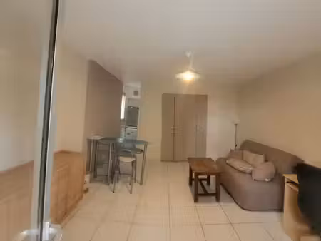 aubenas proche école infirmiers loue beau studio meublé