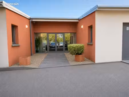 à louer – local professionnel de 168 m² à saint-donat-sur-l’herbasse