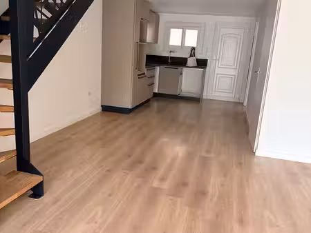 jolie maison mitoyenne d’un seul côté