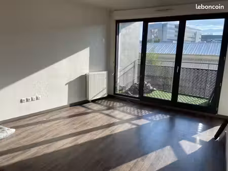 f2 montreuil limite saint mandé