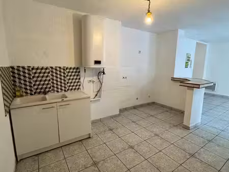 loue appartement f3 totalement rénové libre de suute