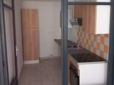 grand t3 avec petite pièce supplémentaire porte saunerie (au 3 saunerie) 1er étage sans as