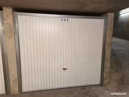 garage situé à bron