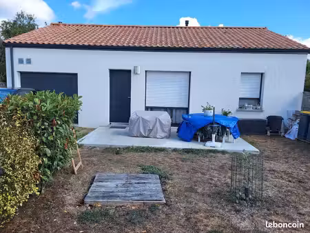 maison récente avec 3 chambres et jardin