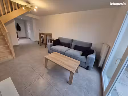 t3 en duplex meublé  à présilly