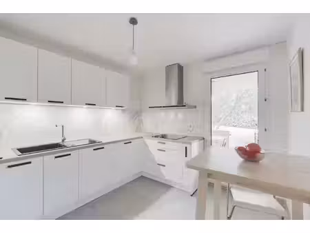 appartement t4 rénové - résidence de standing fermée et sécu