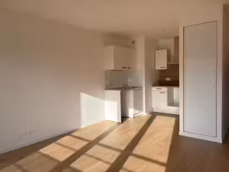 location appartement 2 pièces 41.71 m² à neuilly-plaisance (93360)  1 057 €