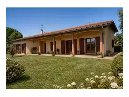 maison t6 plain pied de 185 m2 sur parcelle 4239 m2 eaunes