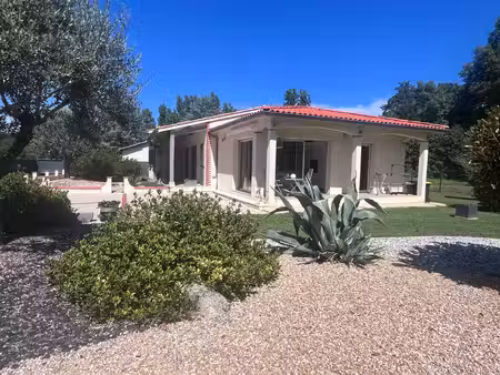 maison 6 pièces avec piscine et parc paysager
