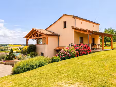 sur les hauteurs  charmante maison de 135 m² avec vue  3 chambres  terrasses  garage  sur 