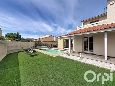 belle maison 3 faces avec piscine et grand terrain