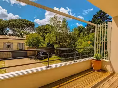 bordeaux caudéran – appartement t4 contemporain lumineux avec balcon et parking couvert