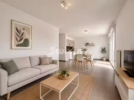 studio lumineux avec balcon – secteur recherché proche frontière