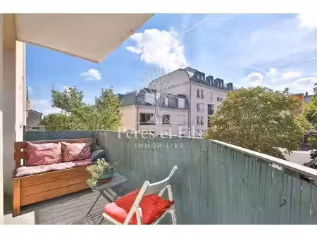 appartement baigné de lumière avec extérieur  en très bon état - quartier pasteur