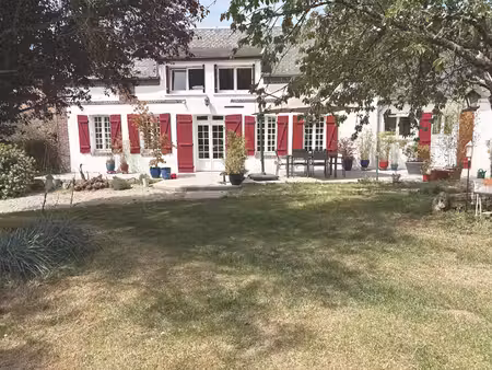charmante maison rénovée dépendances et piscine couverte