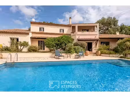 villa d'architecte de 1984 sur parc arboré et piscine