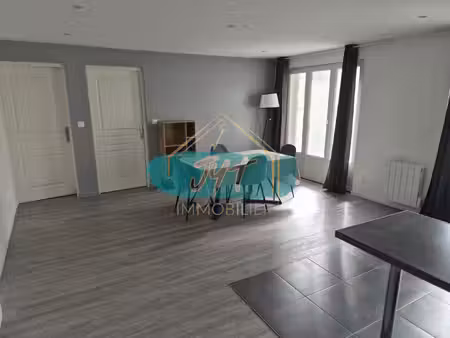 beau f2 non meuble avec balcon et garage