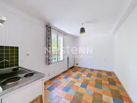 a louer studio non meublé avec cour privative -secteur montaigne brest - 21m²