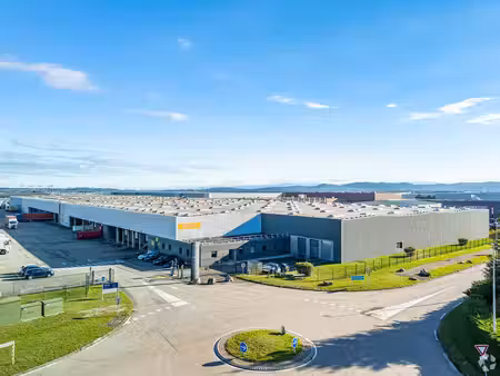 location entrepôt 33918m²