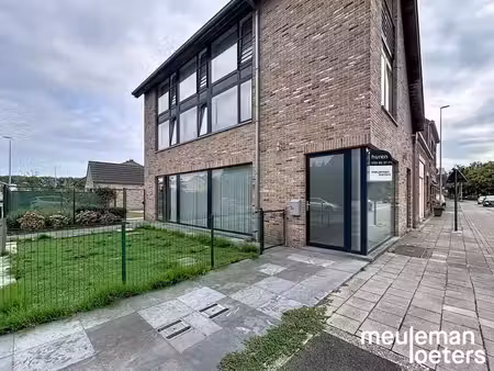 appartement d'angle lumineux avec une chambre et un grand ga