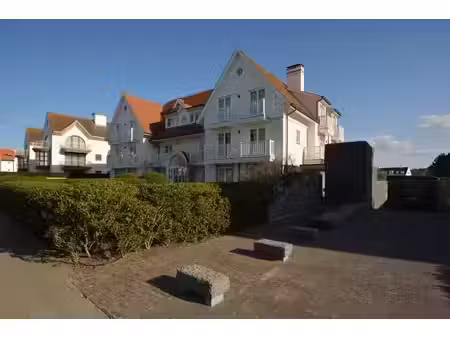 box fermé à louer dans la résidence katelijne au zoute.