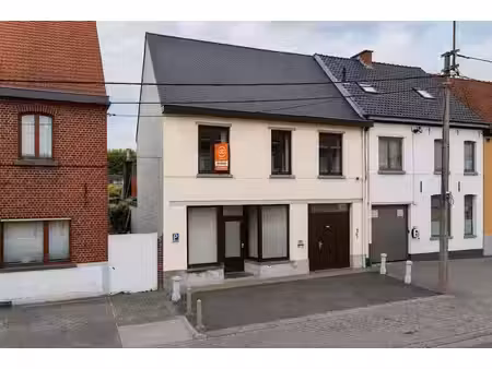 vier slaapkamers en ruimte voor uw plannen