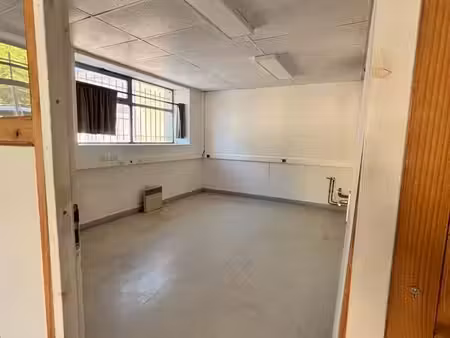 local commercial 179m2 a vendre centre de marnay fort potentiel