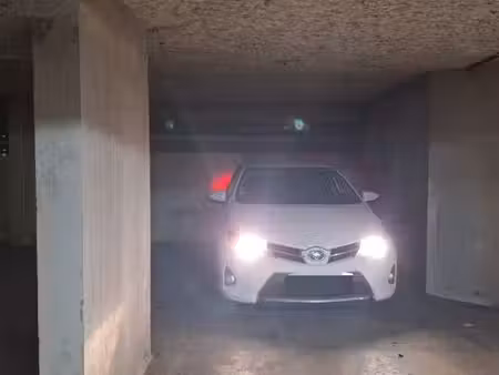 place de parking sécurisée