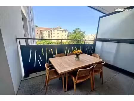 decines centre: t3 parfait état  garage  balcon  calme absolu
