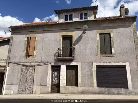 gardonne : immeuble centre 6 pièces de 177m² avec cour