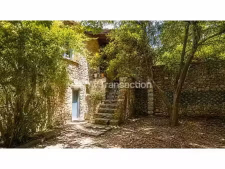 authentique maison de hameau en pierres avec jardinet