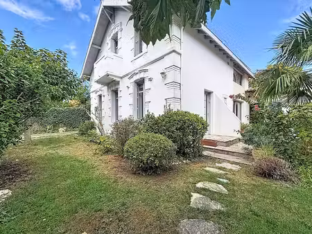 saint-palais-sur-mer - maison des années 30 de 155m² centre-ville