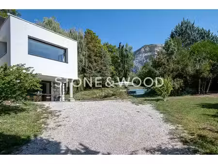 maison de caractère au coeur d'un parc arboré  aux portes de