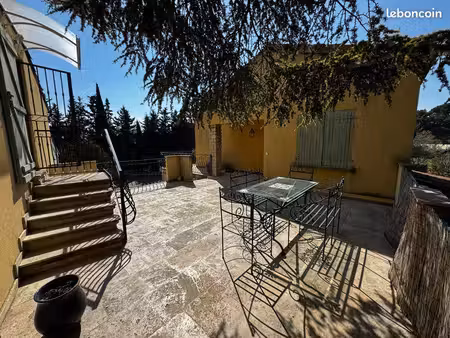 studio meublé avec terrasse