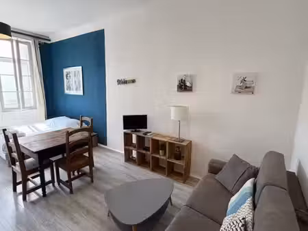 t1bis avec terrasse  climatisé  40 m² castellane