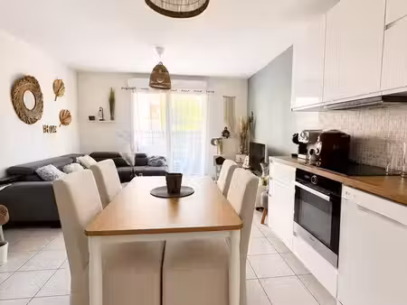 t2 entièrement rénové de 43 m² avec balcon et garage fermé – caluire-et-cuire