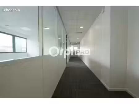 bureau 3 020 m²