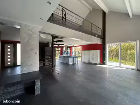 maison 8 pièces 250 m²
