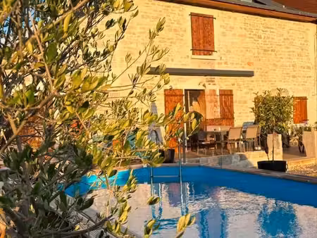 maison entièrement rénovée avec piscine