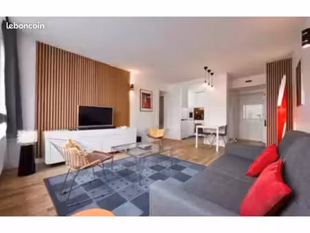 appartement 2 pièces 47 m² rénové avec vue sur paris