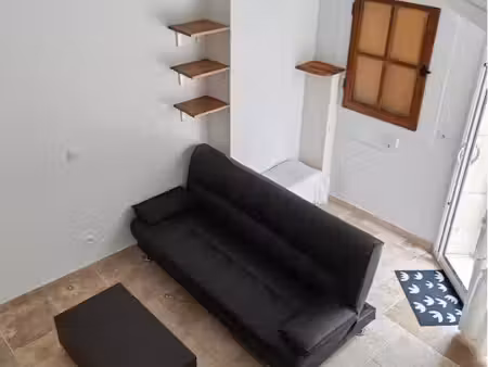 maison de ville meublée sur 3 niveaux - 49m2 - cœur de poussan