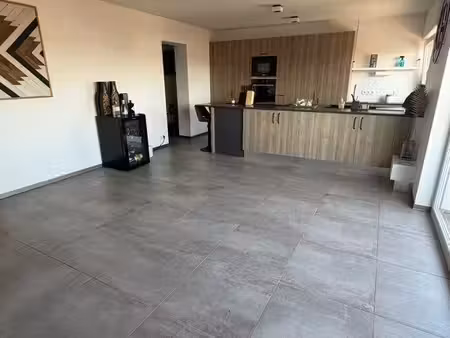 appartement f3 avec balcon  garage et parking