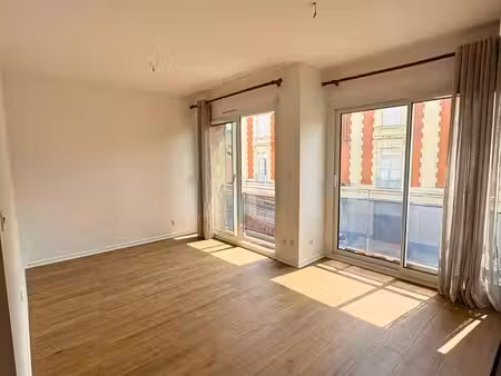 à louer – appartement studio rénové – 2e étage 20 m²
