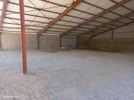 places d'hivernage dans hangar couvert sécurisé