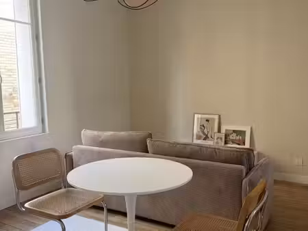 t2 43 m² refait à neuf & meublé - cœur de ville au calme (halles)