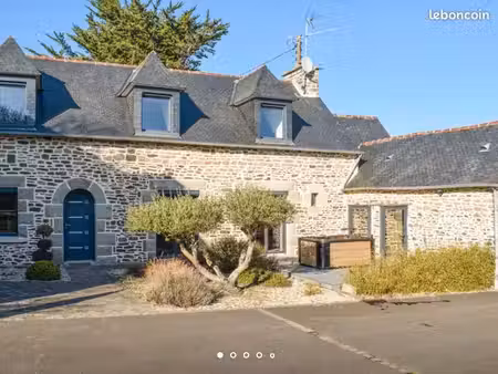 rare sur le marché : proche de paimpol longère de charme avec jacuzzi à louer à l'année