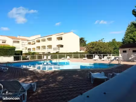 studio ile d'oléron avec piscine et tennis libre pour septembre