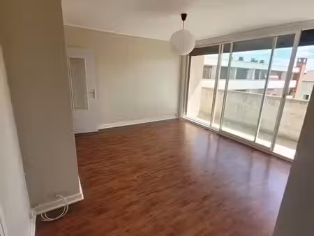 appartement 56 m² – 2 chambres – balcon – parking – centre-ville d’issoire